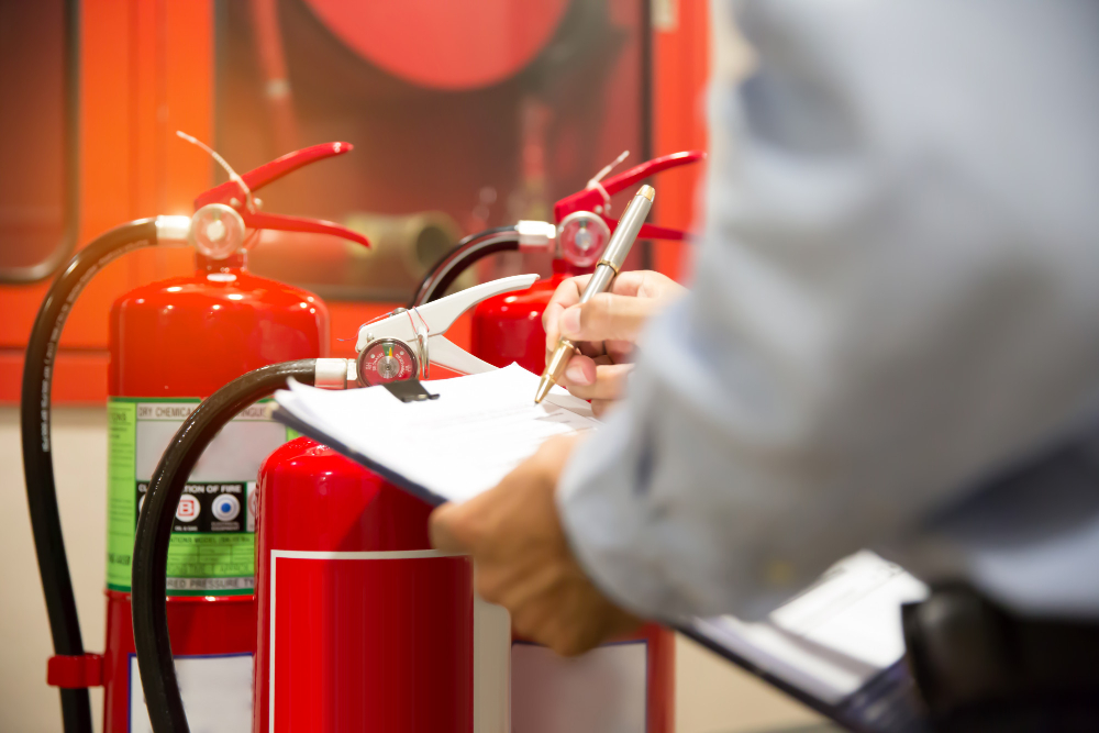 DAL 25 SETTEMBRE 2026 SCATTA L'OBBLIGO DI QUALIFICA PER I MANUTENTORI ANTINCENDIO (D.M. 1° SETTEMBRE 2021 E D.M. 15 LUGLIO 2025). GUIDA A REQUISITI, ESAMI E OBBLIGHI PER DATORI DI LAVORO E RSPP.